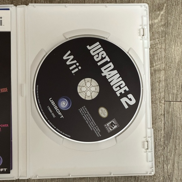 Just Dance 2 Game Nintendo Wii Rihanna S.O.S 2 40+ Tracks Fun 2010 Dancing Sing - Picture 5 of 7